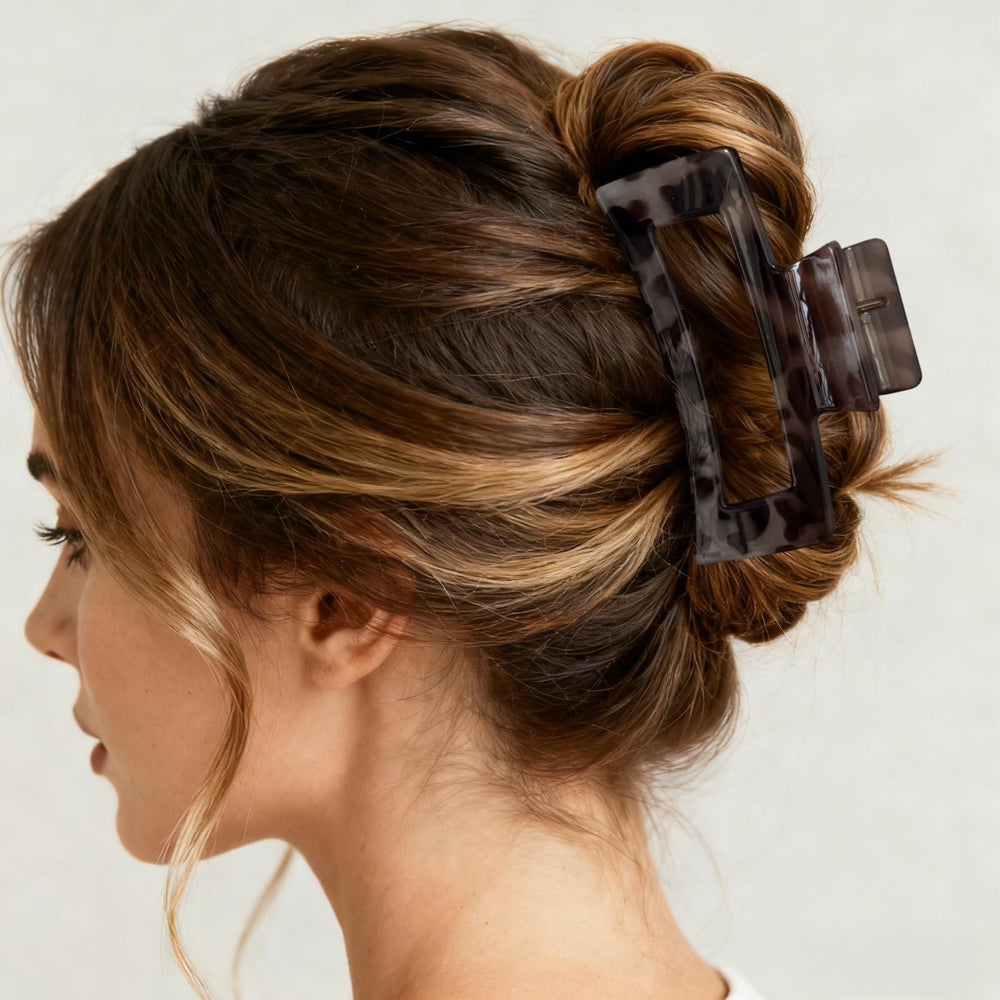 PIDOUDOU small clips used in a half-up hairstyle for refined hold