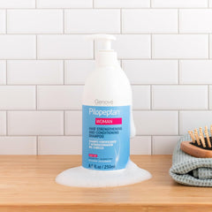Pilopeptan shampoo applied in shower showing volumizing action in use