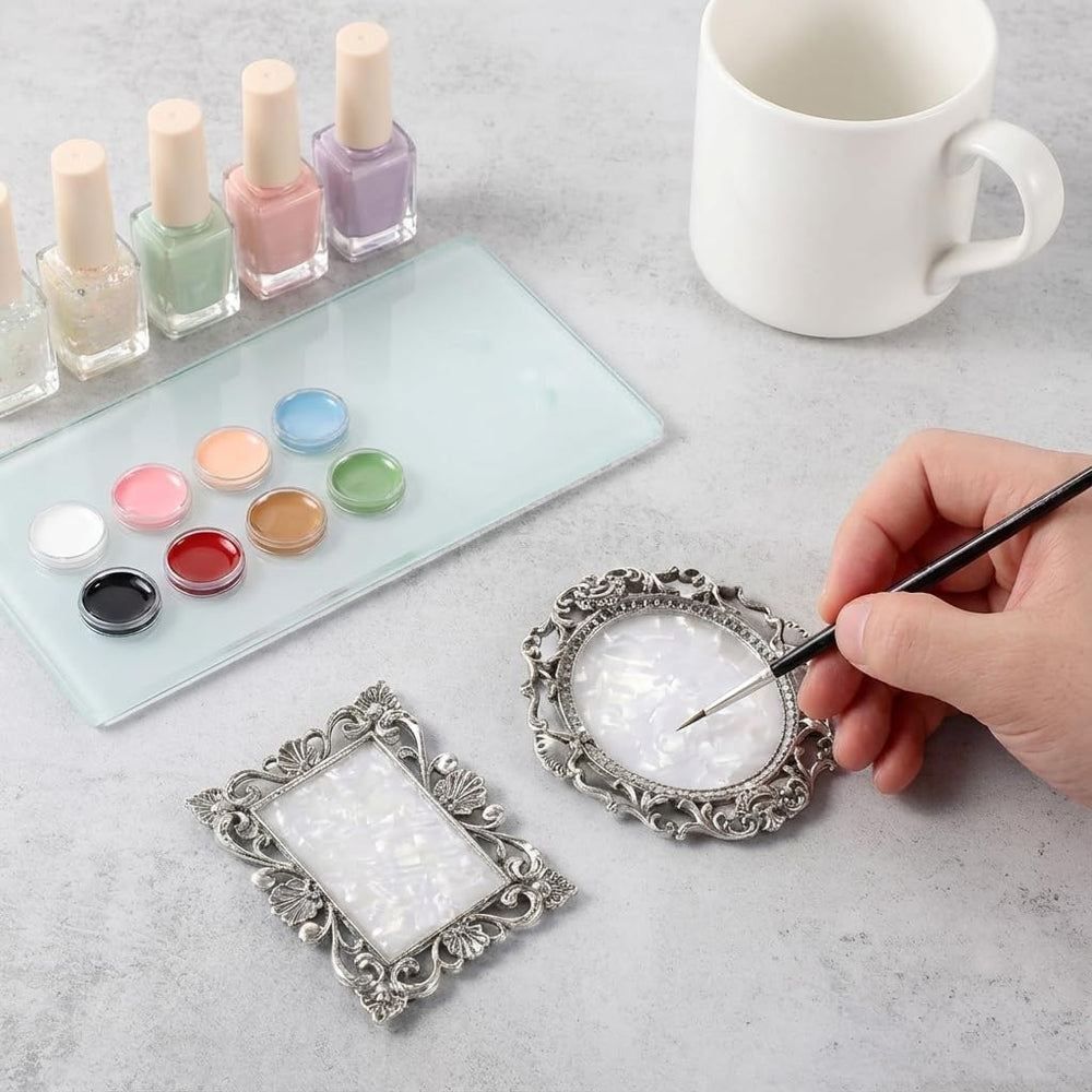 Pinkoriart close-up of smooth resin texture highlighting easy-to-clean mixing surface benefit