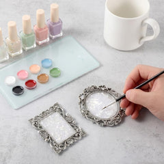Pinkoriart close-up of smooth resin texture highlighting easy-to-clean mixing surface benefit