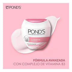 POND'S jar in hand illustrating actual 7oz scale for accurate size perception benefit