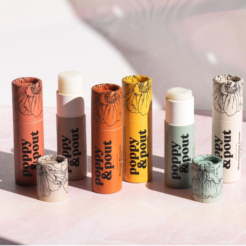 Poppy & Pout flatlay with recyclable packaging emphasizing low-plastic impact