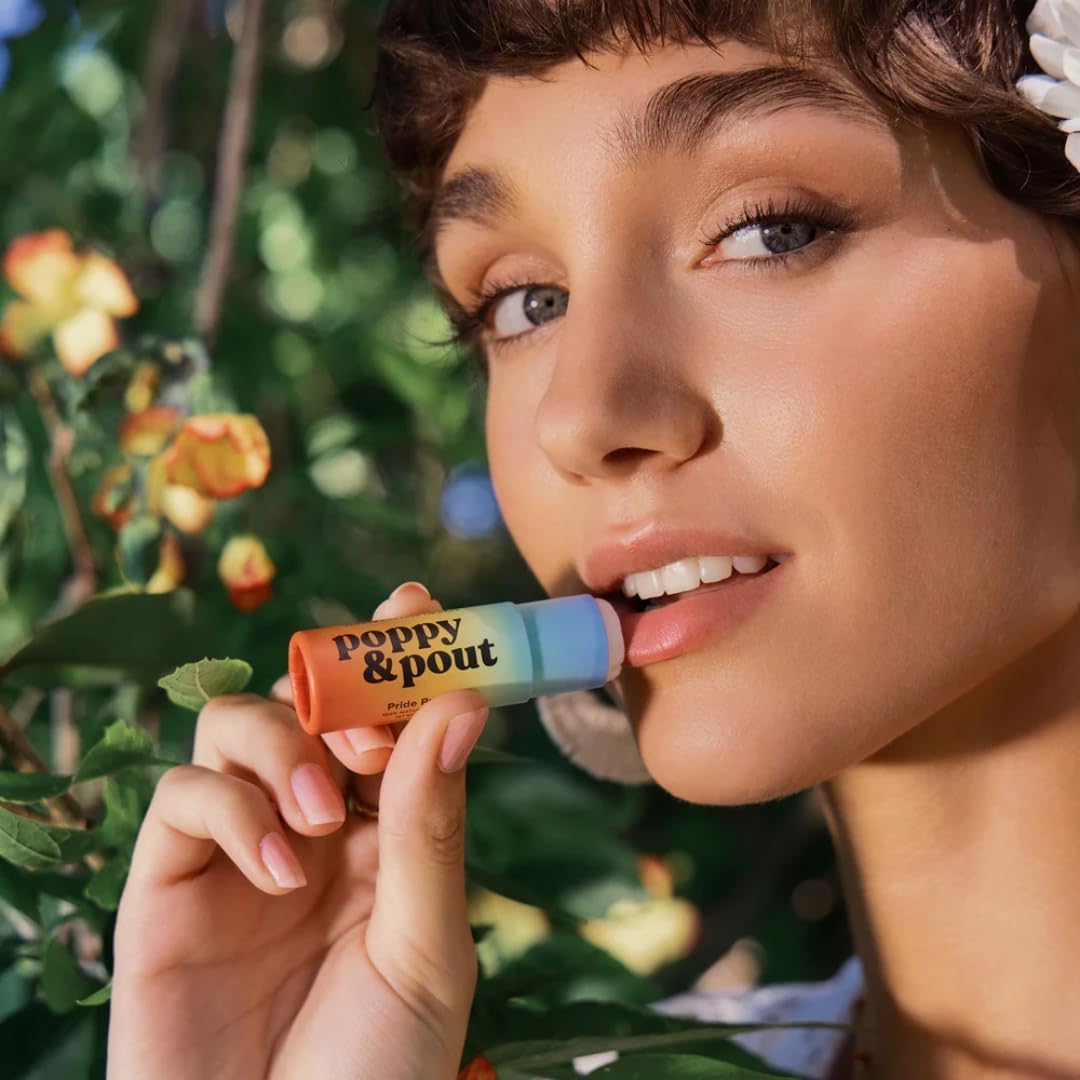 Poppy & Pout recyclable cardboard label close-up showing eco packaging benefit