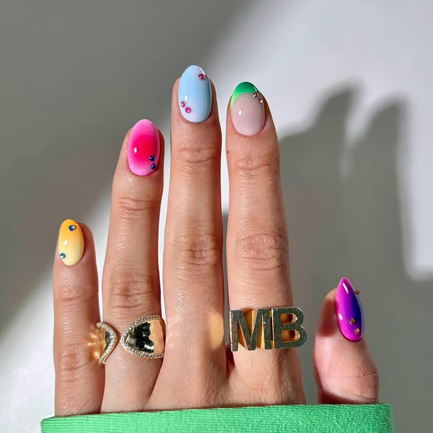 Posyofet front packaging showing colorful French-tip nails and included accessories for instant style