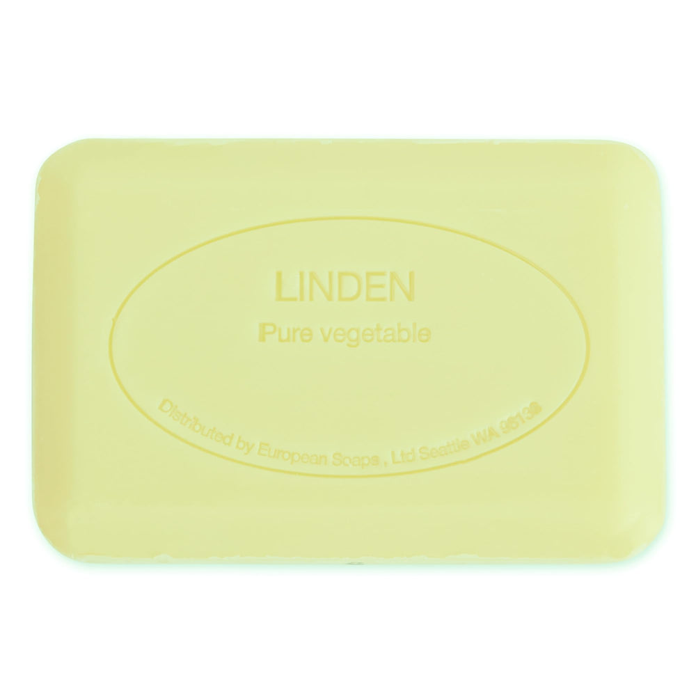 Pre de Provence lather in hand demonstrating creamy foam for gentle moisturizing cleanse