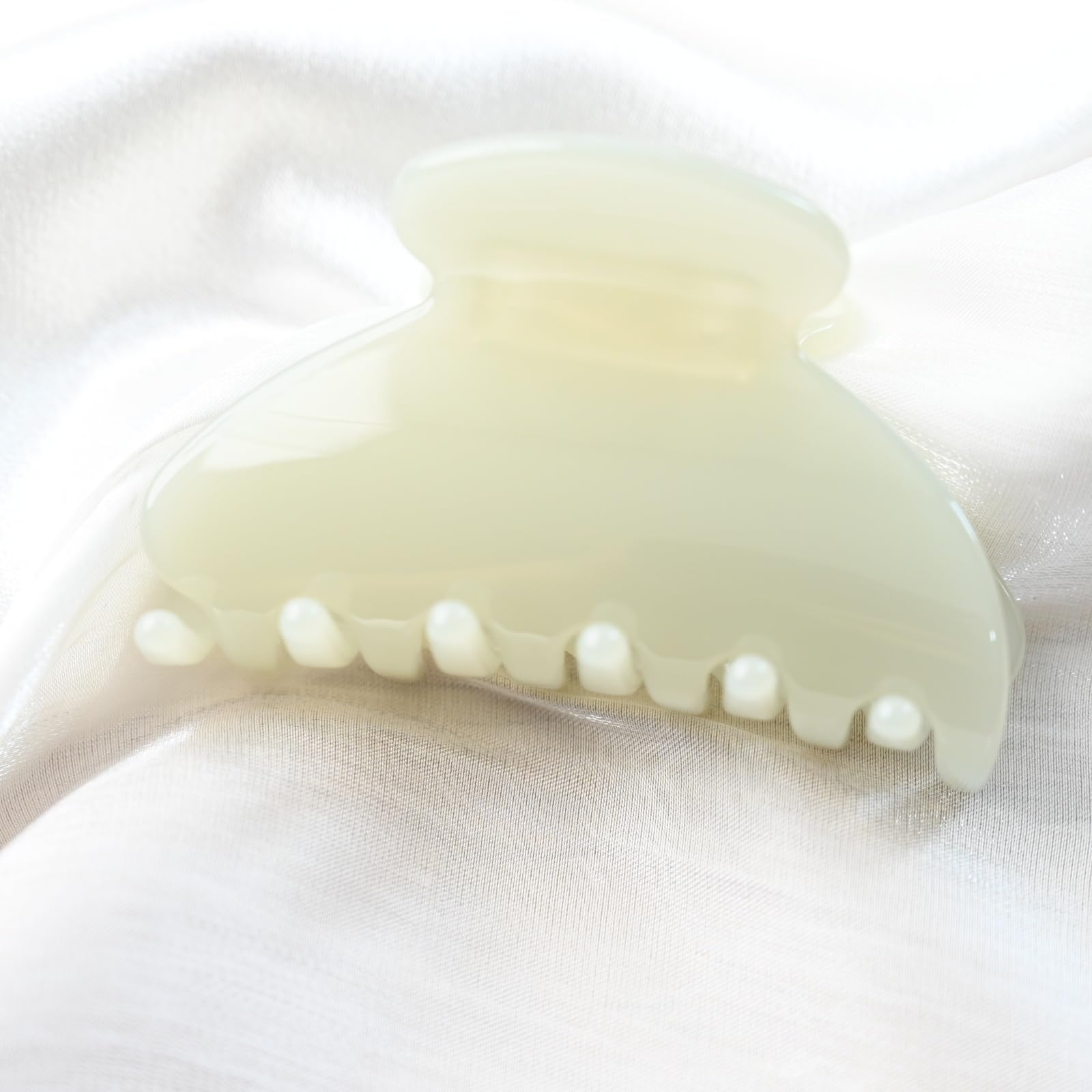 Prettyou clip in water to show waterproof color preservation