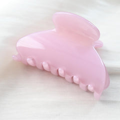 Prettyou hand holding clip for scale to show comfortable medium size