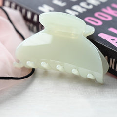 Prettyou clip next to ruler for scale conveying accurate size