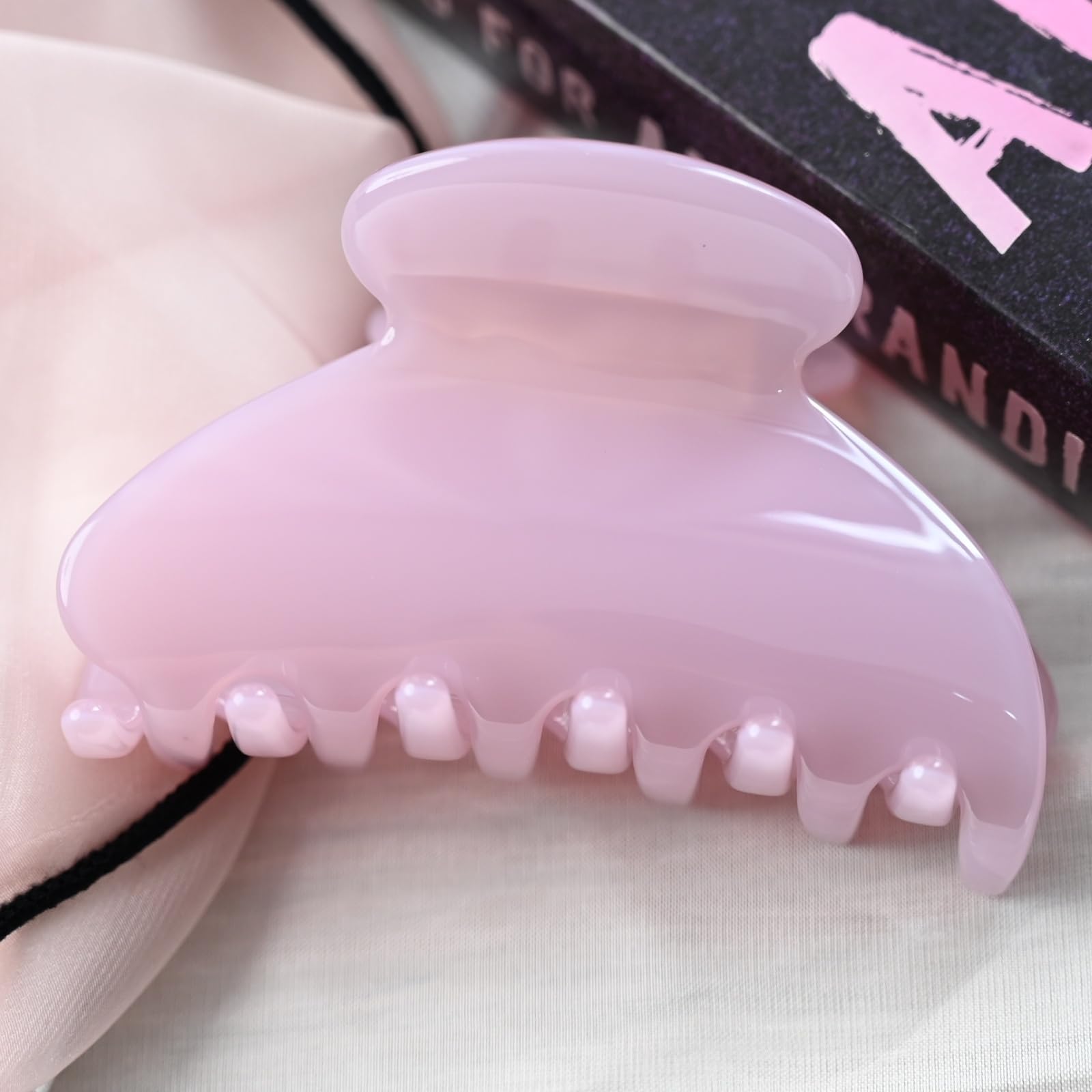 Prettyou clip being rinsed to show waterproof durability and colorfastness