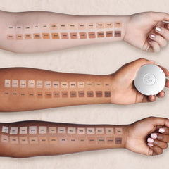 PÜR MINERALS compact beside makeup bag showing travel-friendly convenience and protection