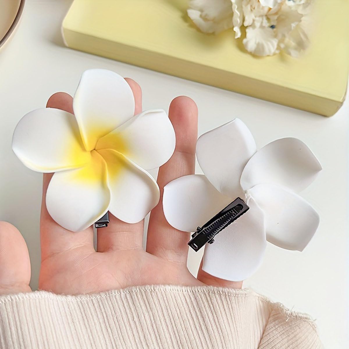 Pursuestar back-of-clip stainless steel detail for secure hold