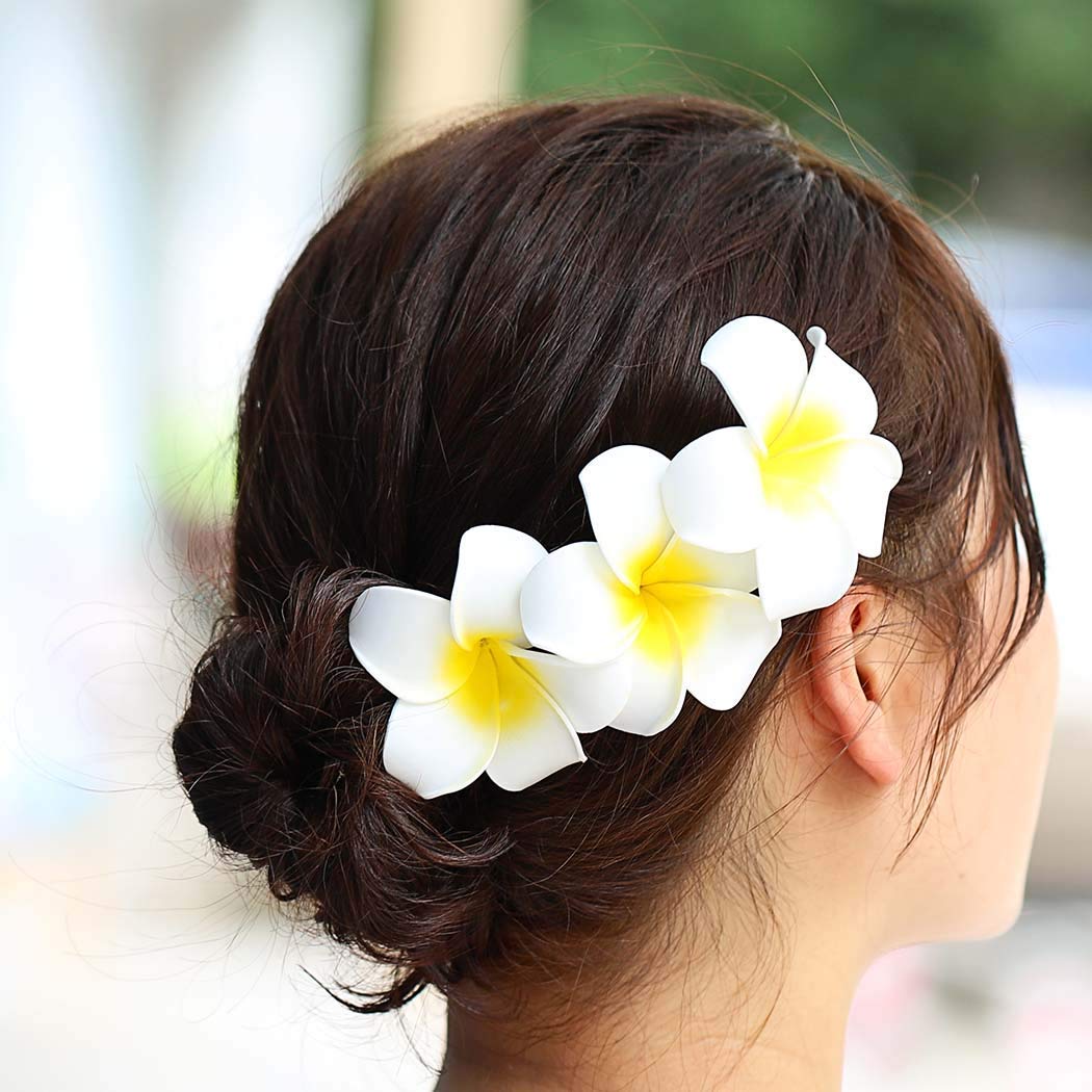 Pursuestar model wearing hair clip at luau illustrating comfortable fit