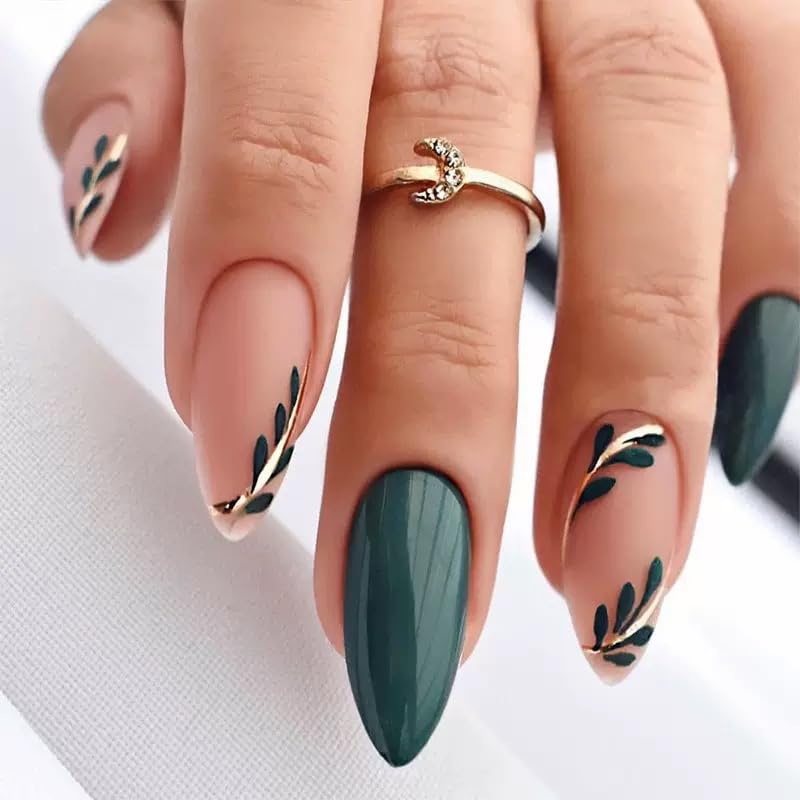 puyokinm close-up of French tip leaf swirl design highlighting detail