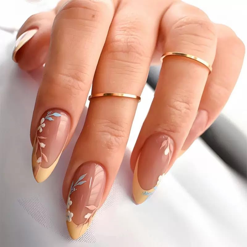puyokinm nails worn on hands showing glossy finish and everyday wear