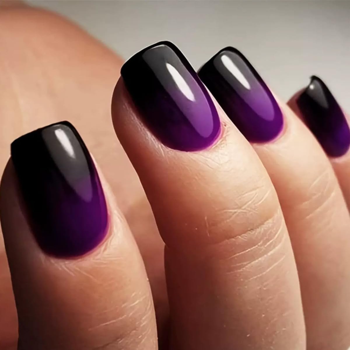 Puyokinm on-hand size comparison illustrating short square fit and natural-looking coverage
