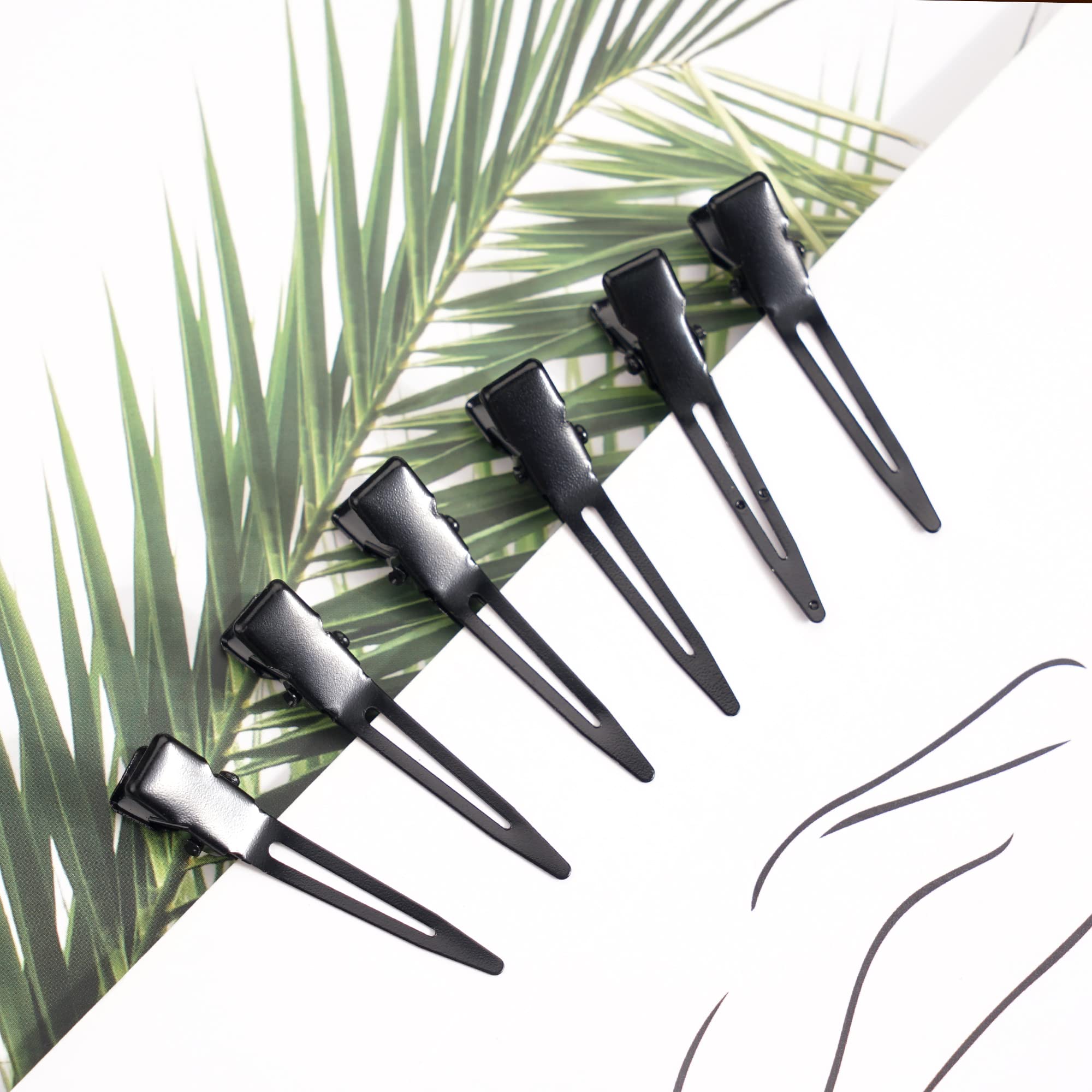Qearl clip securing foil during hair coloring for precise application