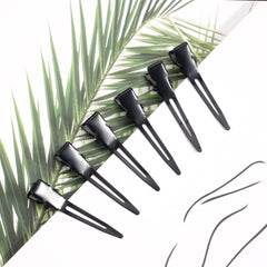 Qearl clip securing foil during hair coloring for precise application