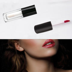 Qeuly tube held in hand showing D25xH86mm scale and portable travel convenience