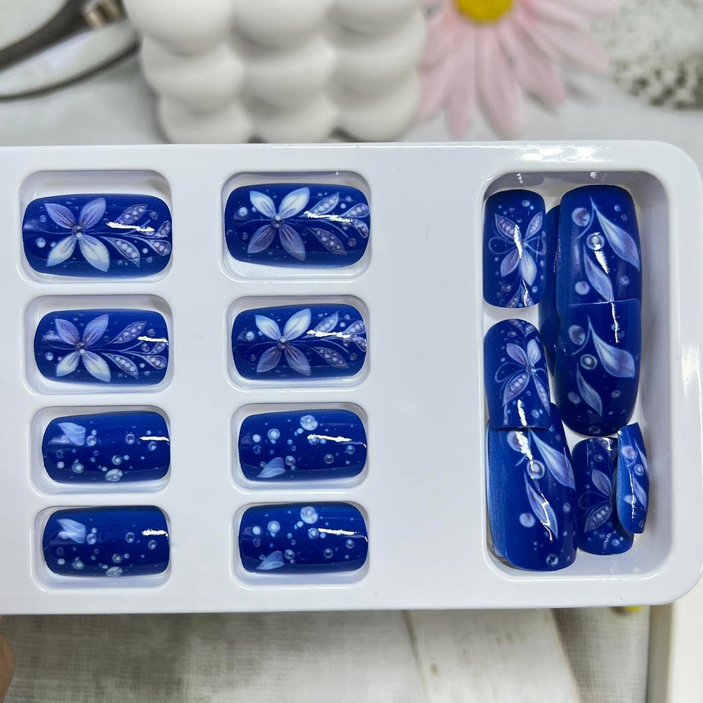 QEYRIYI hand model wearing nails at a party, showcases instant polished look
