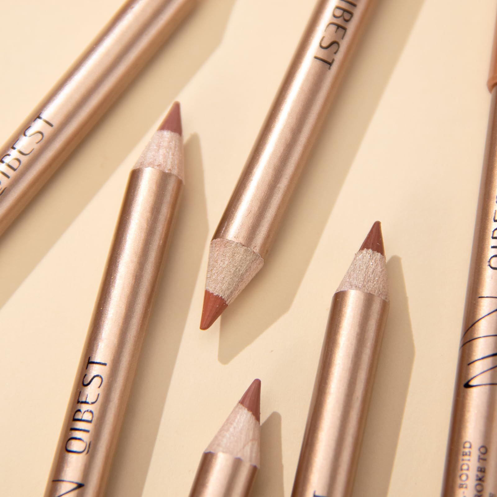 QiBest liners inside a makeup bag portraying ready-to-go everyday versatility benefit