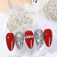 qiipii close-up of round K9 glass beads highlighting sparkle and precise facets benefit
