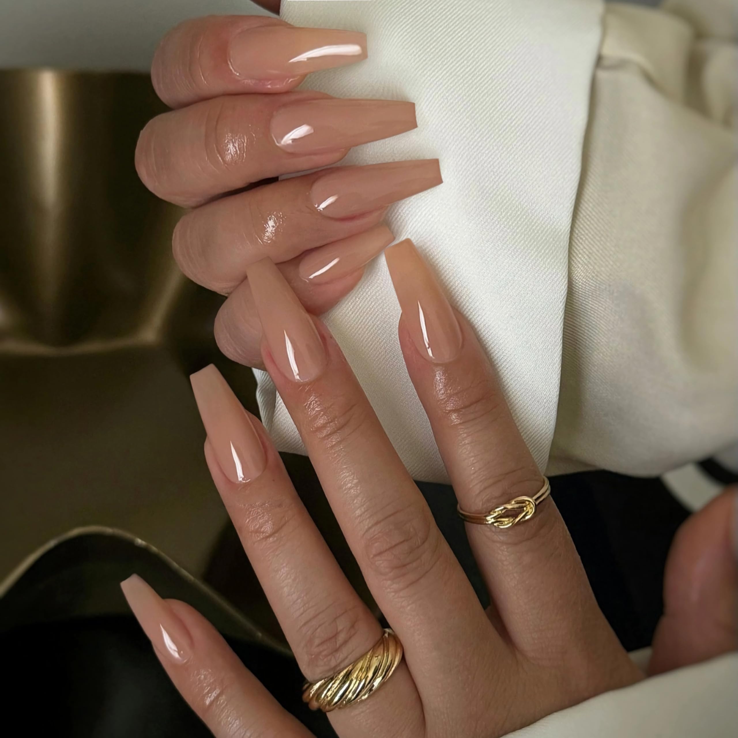 Qsnidy front packaging showing glossy nude coffin nails and kit benefits
