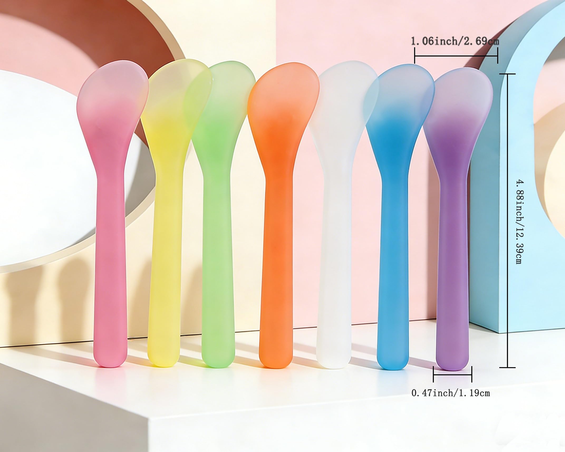 QsQueen spatula in jar scooping cream to demonstrate sanitary application