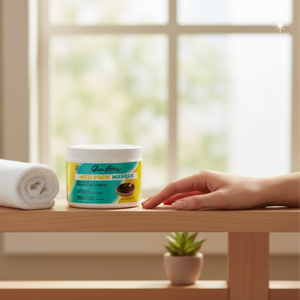 Natural English clay powder ingredient near jar highlighting pure-clay benefit