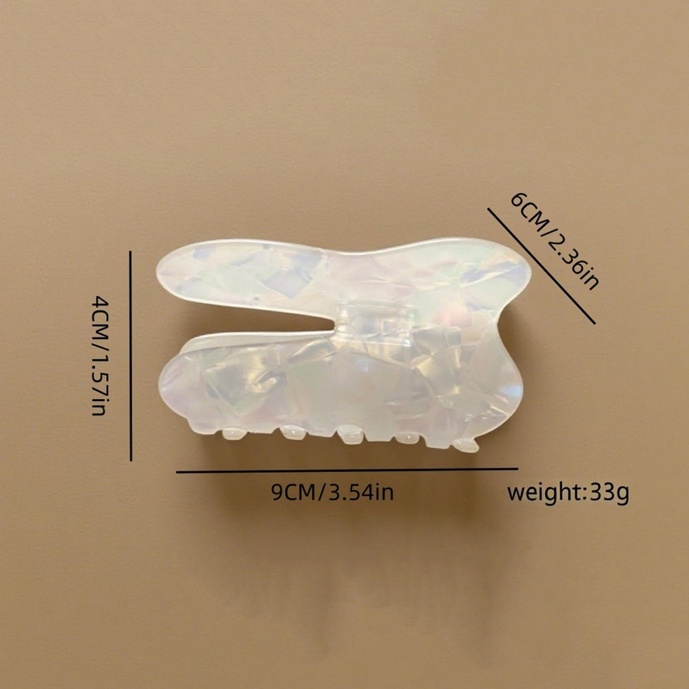 QUNITKAST claw holding a half-up style offering non-slip everyday styling