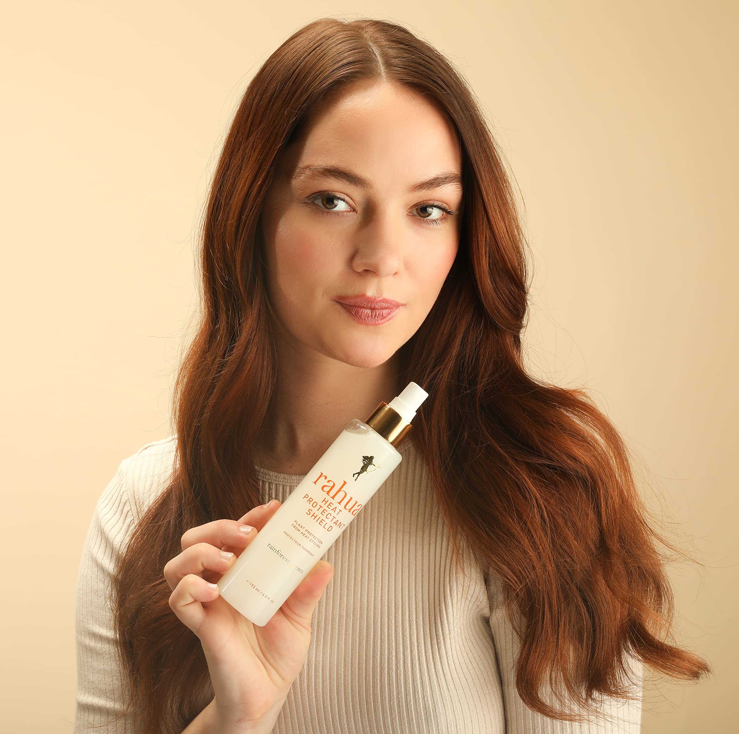Rahua fine spray texture on a hair strand for even coverage
