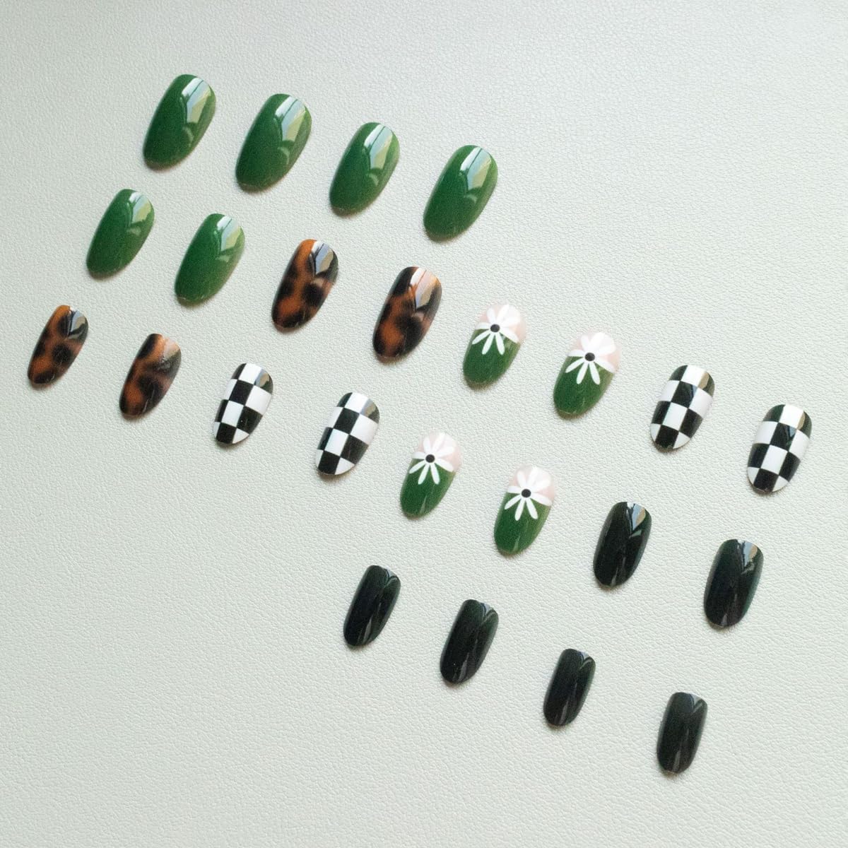 Rdntbeu close-up of floral nail art detail highlighting glossy finish and delicate design
