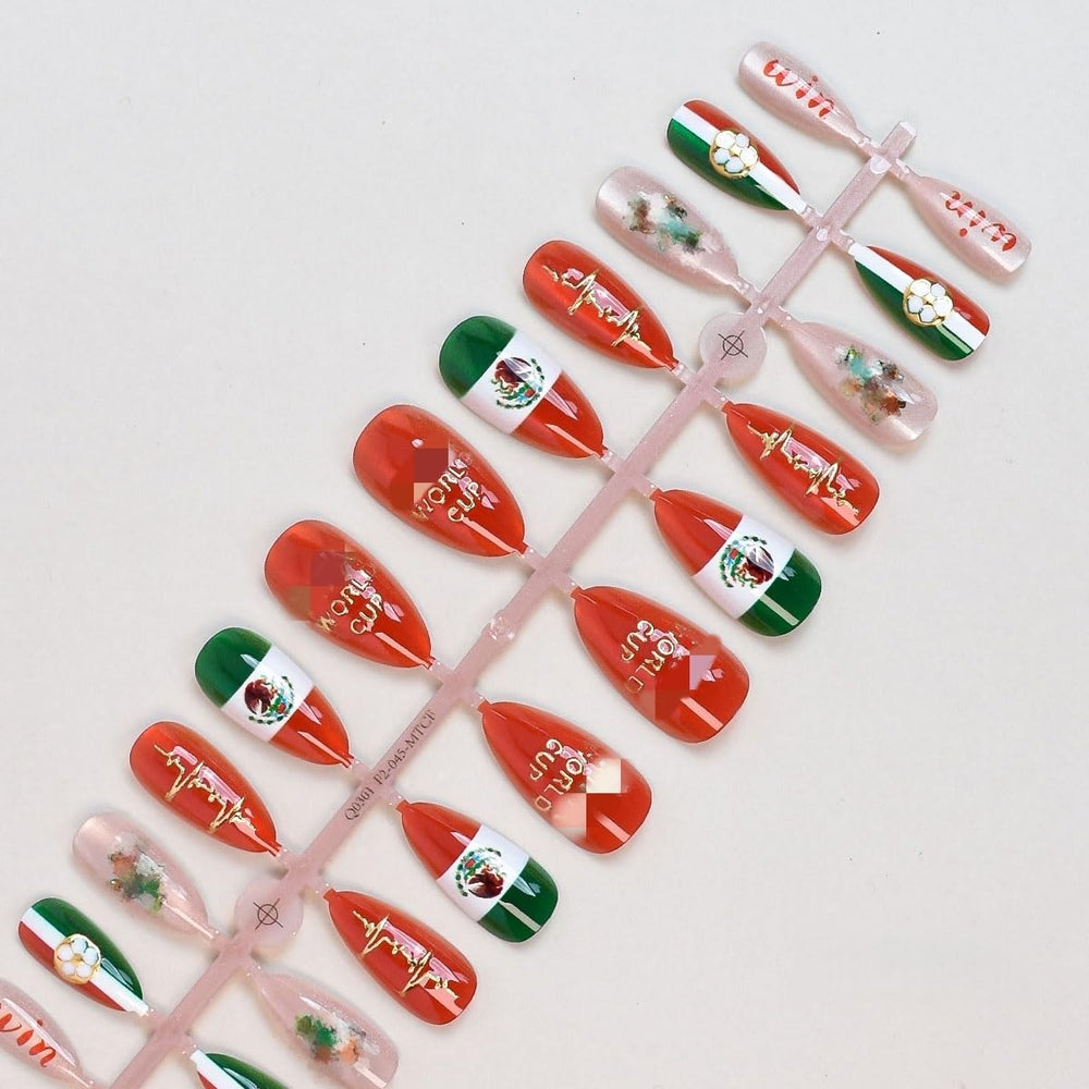 Rdntbeu Mexico flag nail close-up showing patriotic motif and match-day flair