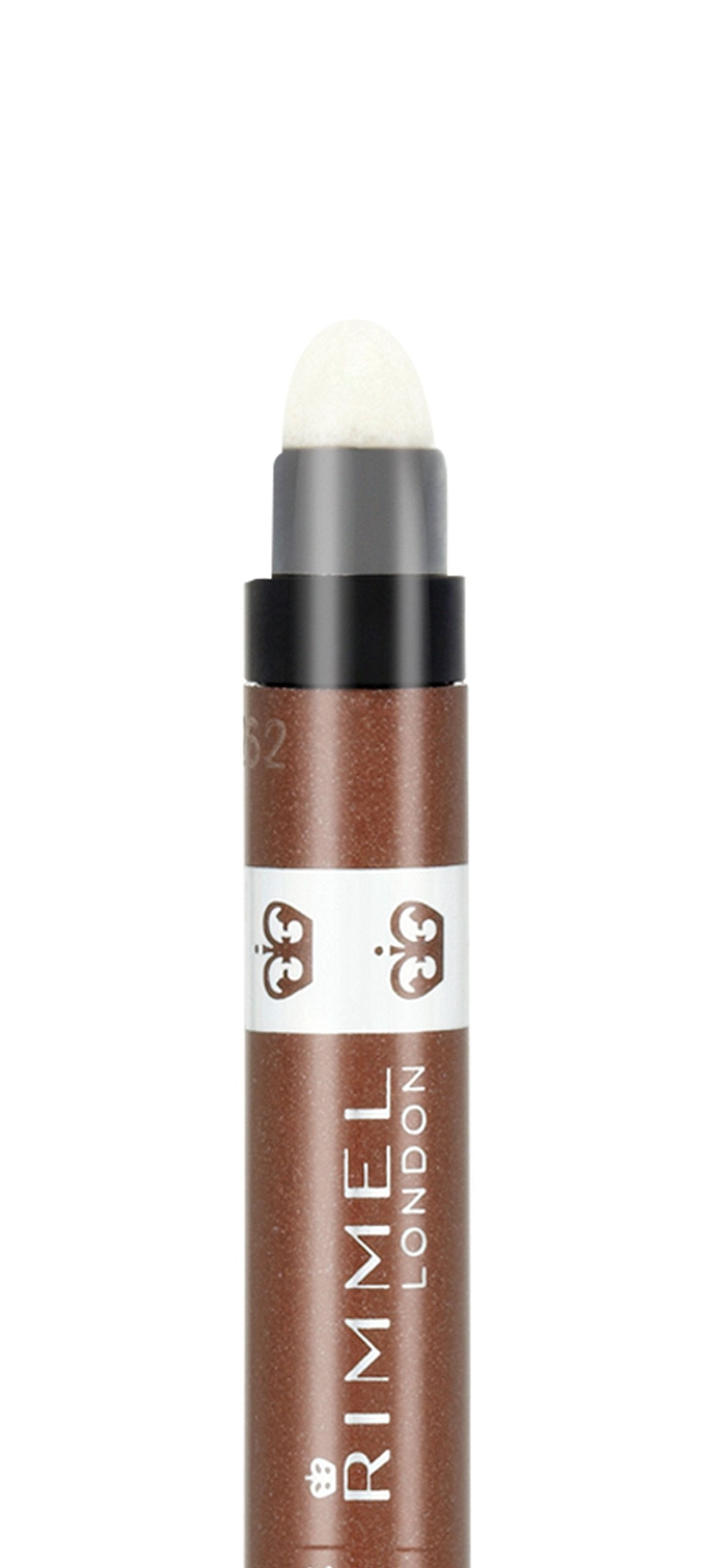 Rimmel Exaggerate applied on eyes in lifestyle setting, illustrates wearable smoky shine