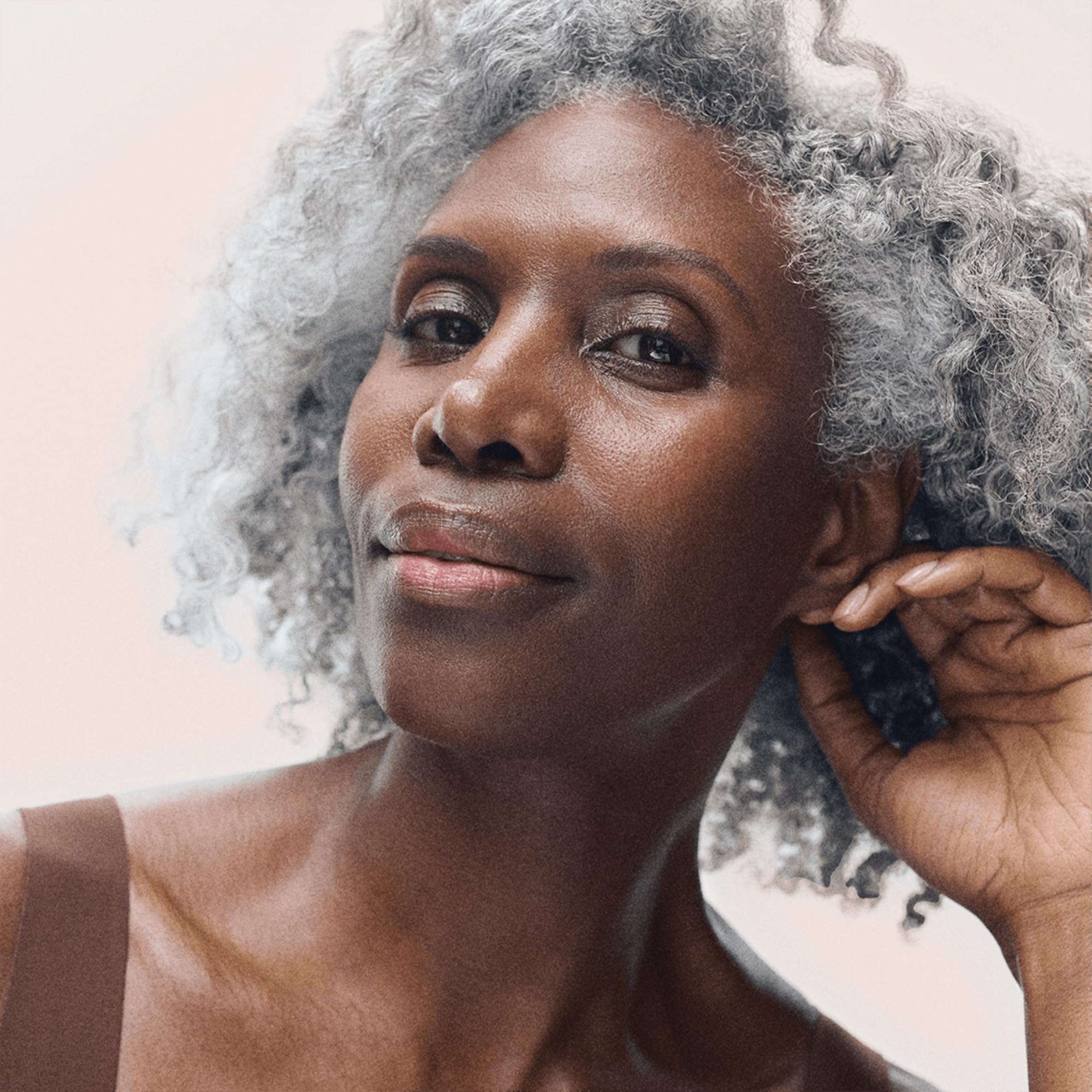 RODAN + FIELDS serum on fingers demonstrating controlled single-dose use