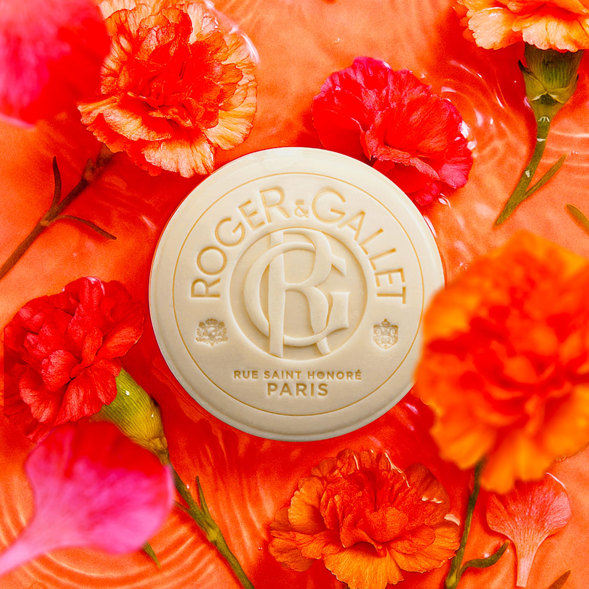ROGER & GALLET close-up of creamy foam texture demonstrating gentle lather