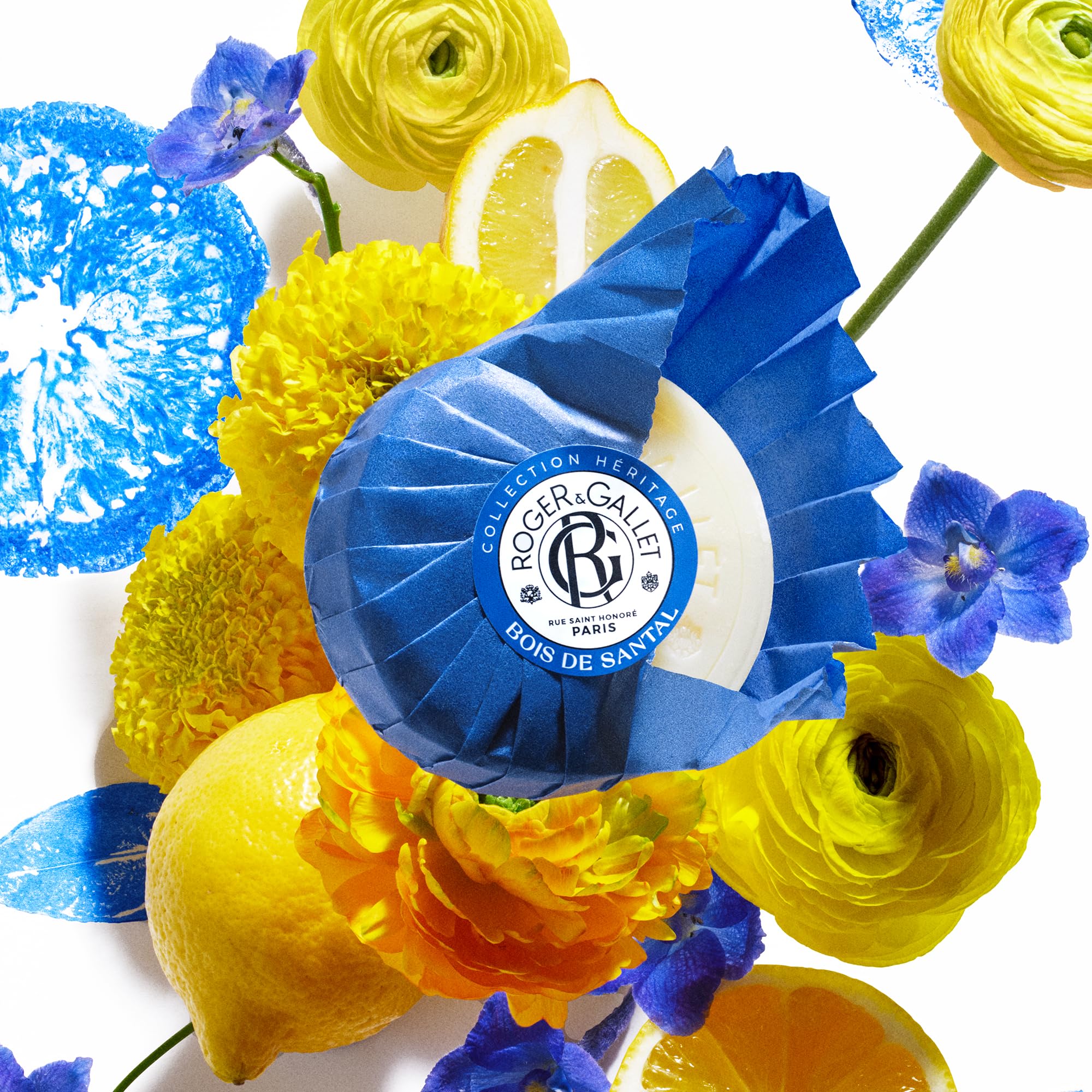 ROGER & GALLET pump close-up highlighting label and easy dispensing benefit