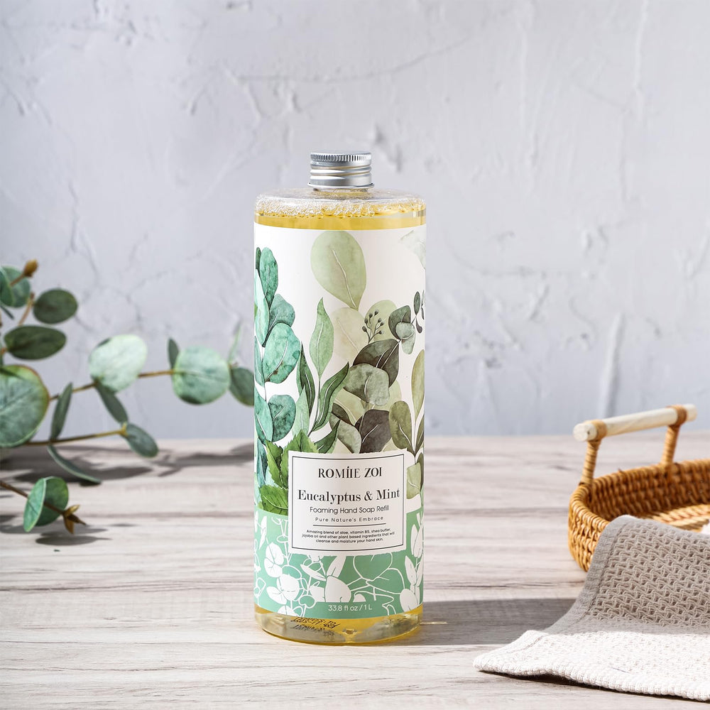 ROMIIE ZOI rich foam on hands delivering quick, clean lather
