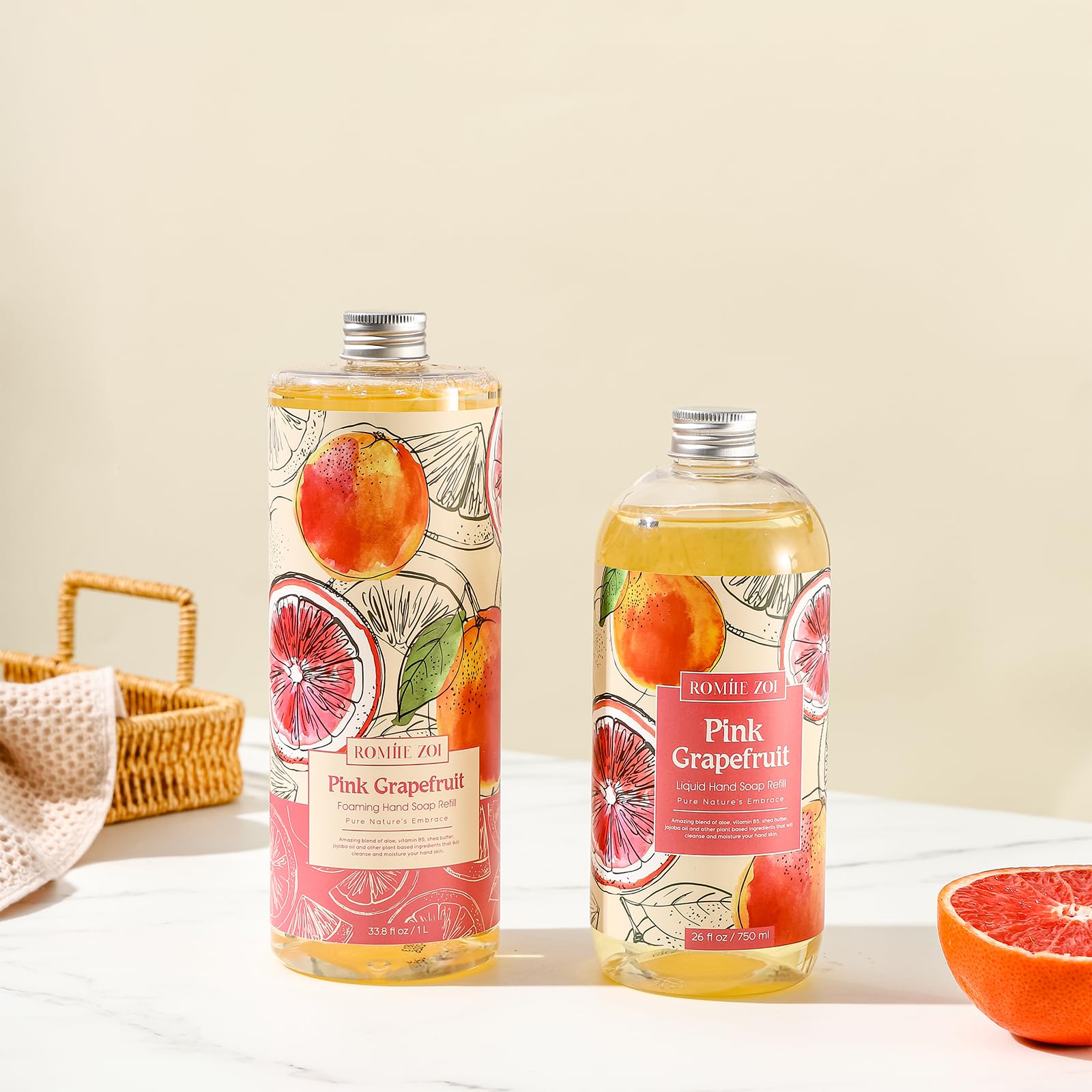 ROMIIE ZOI size comparison with hand illustrating generous 750 ml