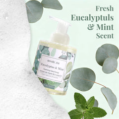 ROMIIE ZOI creamy foam on hand demonstrating rich lather and easy rinse