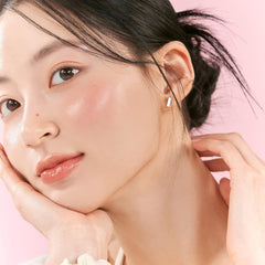 rom&nd balm texture close-up showing watery, glossy finish that smooths and hydrates