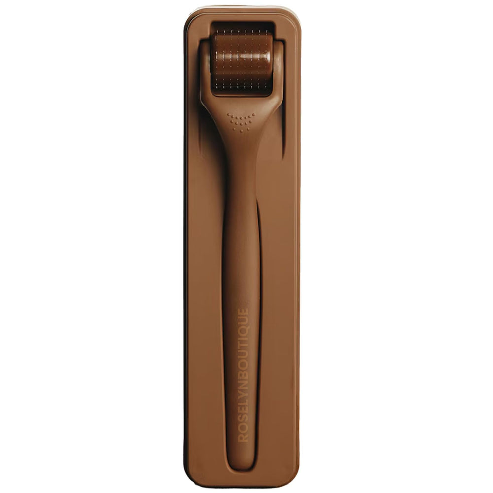 ROSELYNBOUTIQUE handle detail demonstrating ergonomic grip for controlled rolling