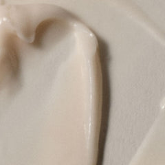 rōz creamy conditioner texture closeup showing hydration