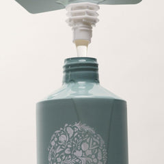 RŌZ shampoo lather texture close-up demonstrating rich foam