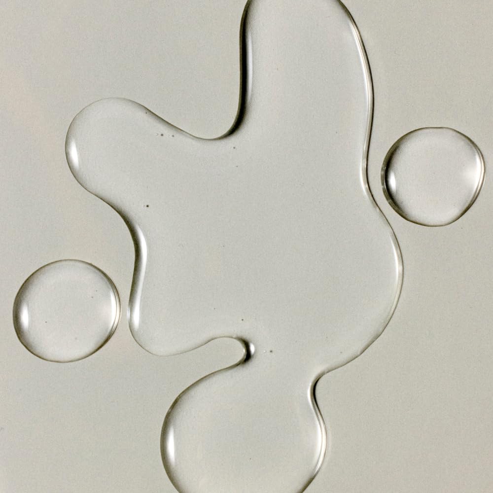 RŌZ close-up of oil texture highlighting lightweight absorption benefit