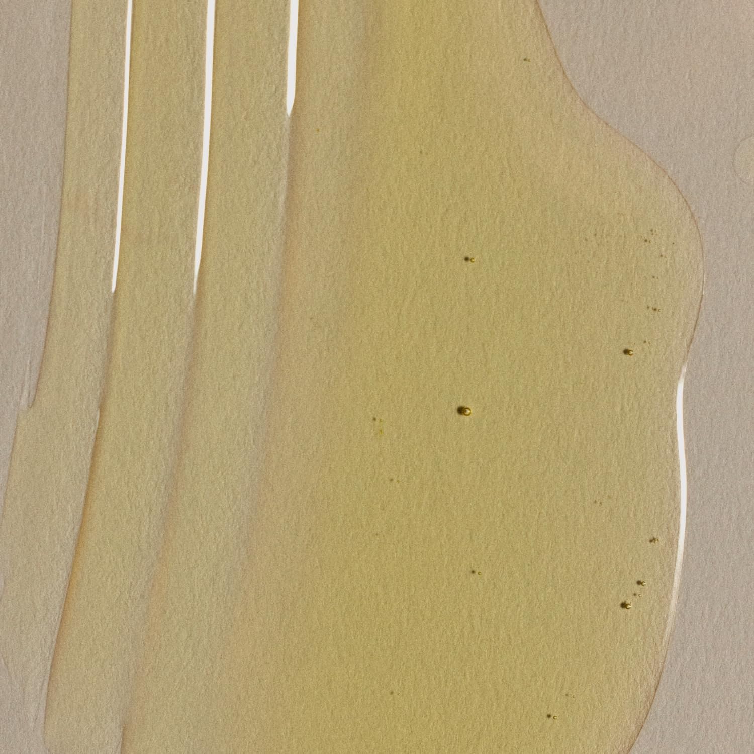 RŌZ ingredient blend close-up featuring botanical oils for restorative shine