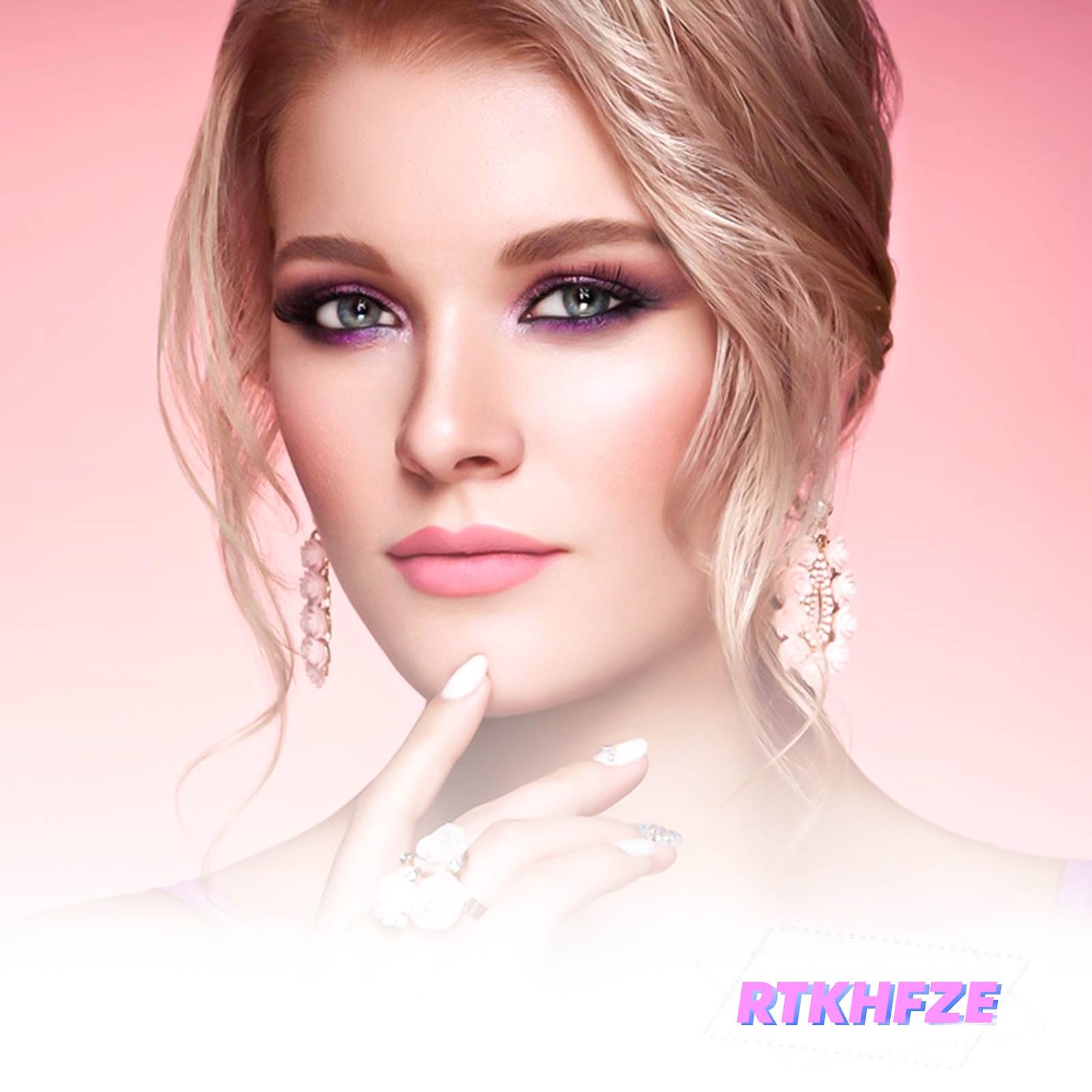 RTKHFZE lifestyle image of nails at a party table showing finished look for special events