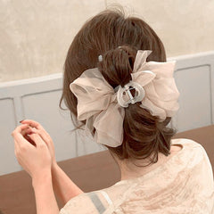 RUIYDZ worn in a half-up hairstyle demonstrating practical hold and stylish finish