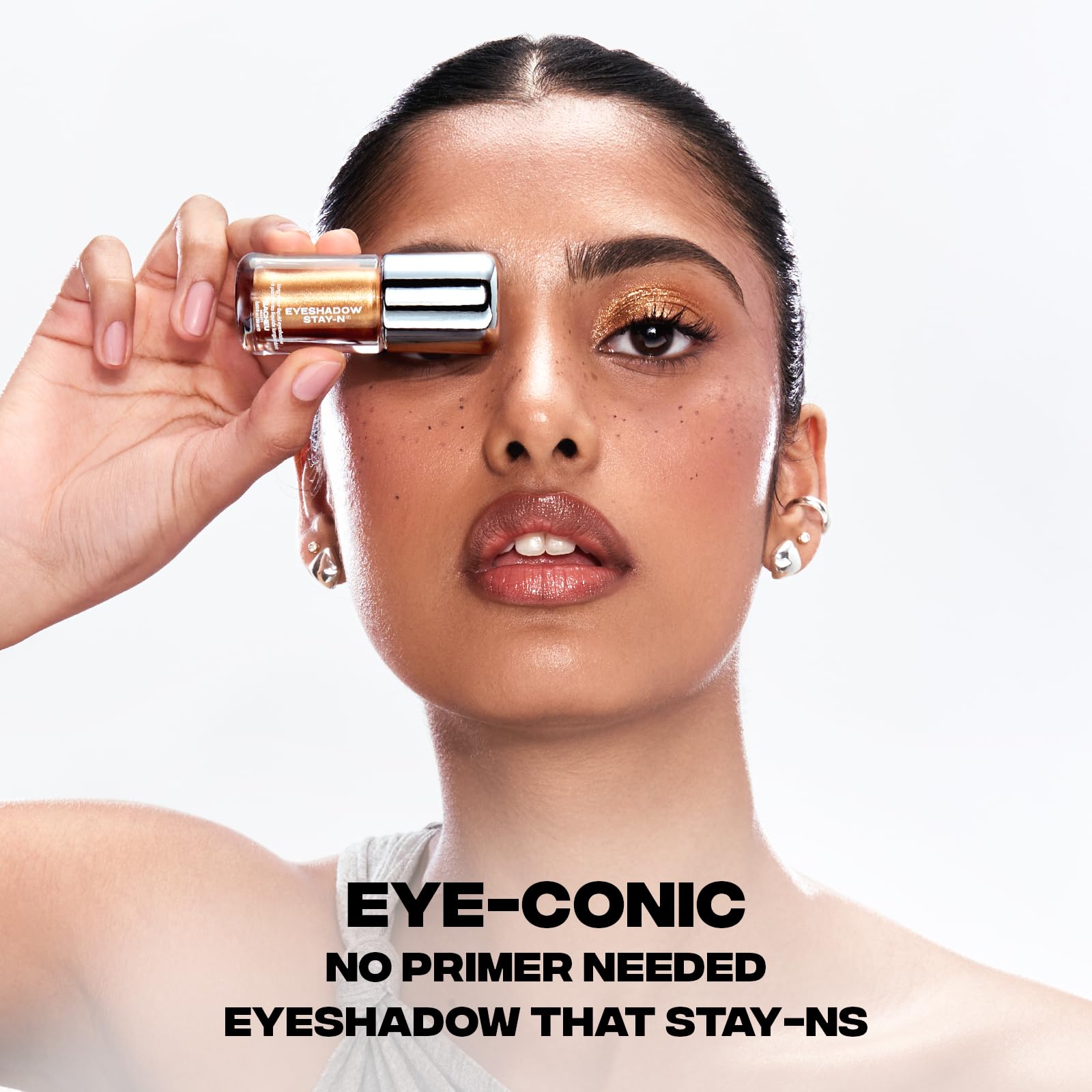 Sacheu used as eyeliner along lashes for sharp, precise definition