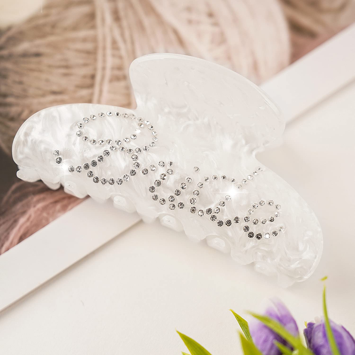 Saliyaa bride clip side profile demonstrating sturdy claw grip benefit