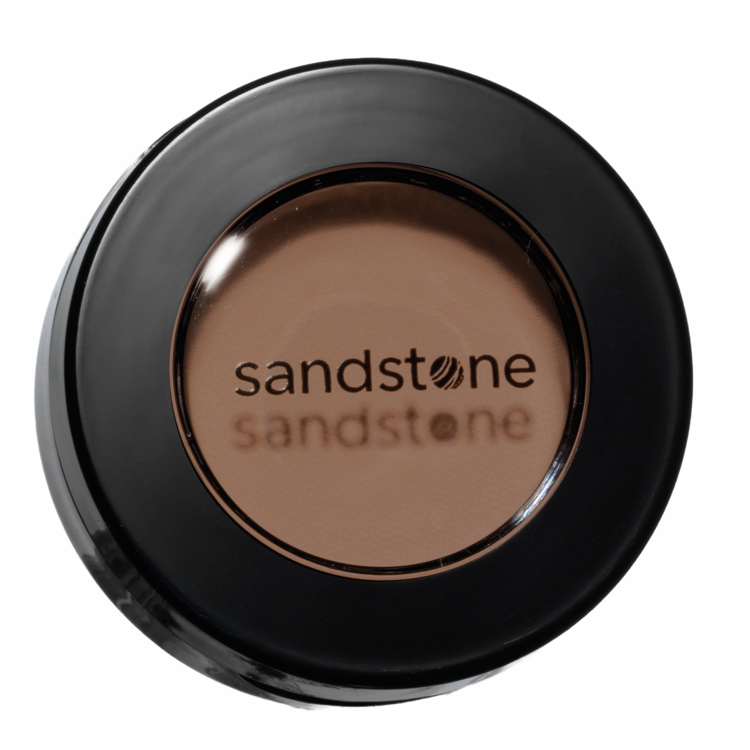 Sandstone Scandinavia applied to eyelid demonstrating soft crease definition and comfort